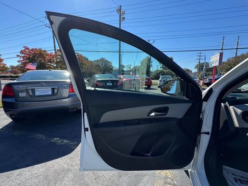 Used 2016 Chevrolet Cruze LS image 11