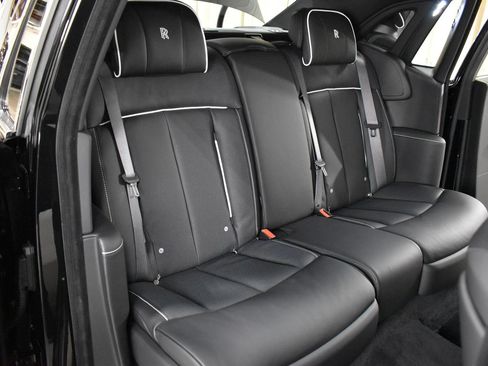 New 2027 Rolls-Royce Phantom Sedan RWD image 18