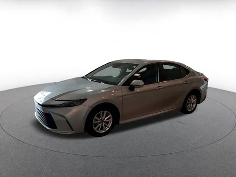 Used 2025 Toyota Camry LE FWD image 4