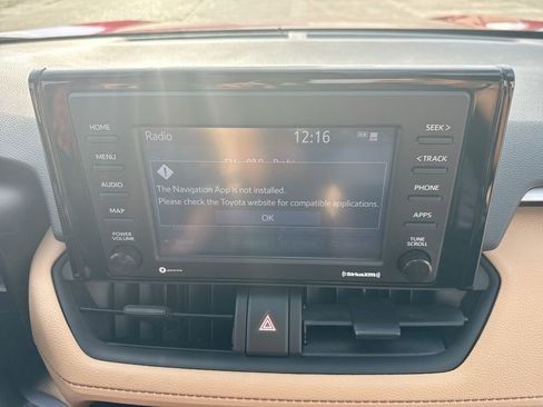 Used 2022 Toyota RAV4 LE image 27