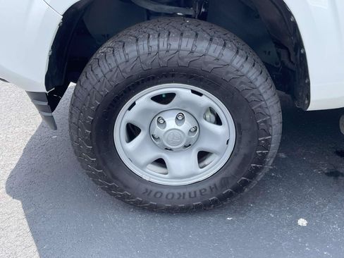 Used 2023 Toyota Tacoma SR AWD/4WD image 9