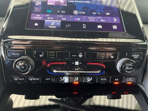 New 2025 Jeep Grand Cherokee Altitude image 22