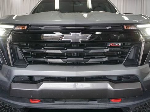 Used 2023 Chevrolet Colorado Z71 w/ Z71 Convenience Package 2 AWD/4WD image 3