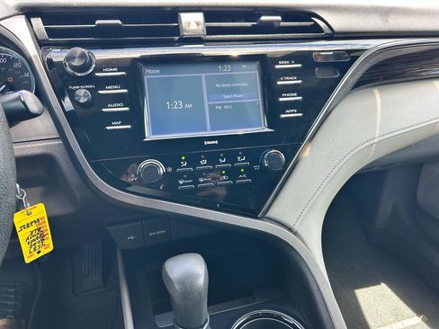 Used 2020 Toyota Camry LE FWD image 4