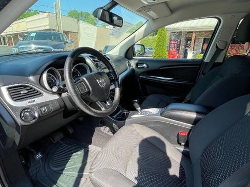 Used 2018 Dodge Journey SE w/ Blacktop Package FWD image 13