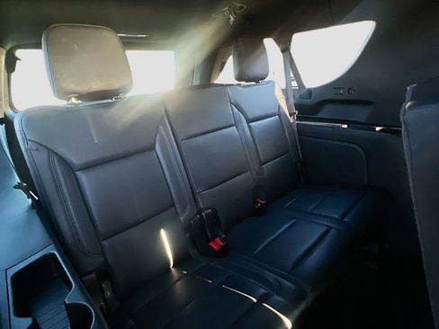 Used 2024 Chevrolet Suburban LT AWD/4WD image 36