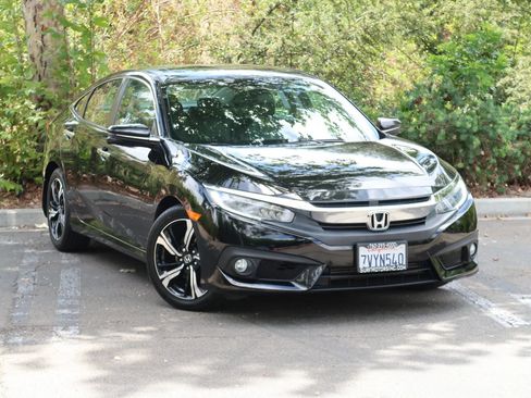 Used 2016 Honda Civic Touring image 2