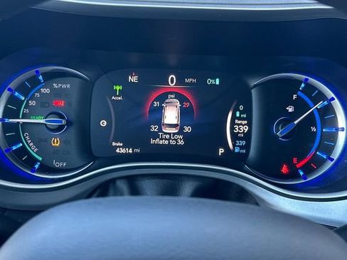 Used 2018 Chrysler Pacifica Touring Plus image 33