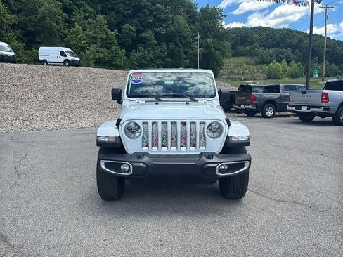 Used 2022 Jeep Wrangler Unlimited Sahara w/ Cold Weather Group AWD/4WD image 2