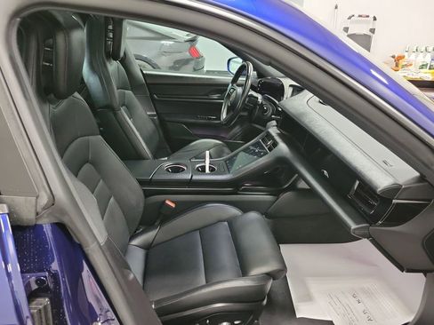 Used 2021 Porsche Taycan image 27