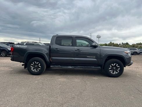 Used 2019 Toyota Tacoma TRD Off-Road AWD/4WD image 7