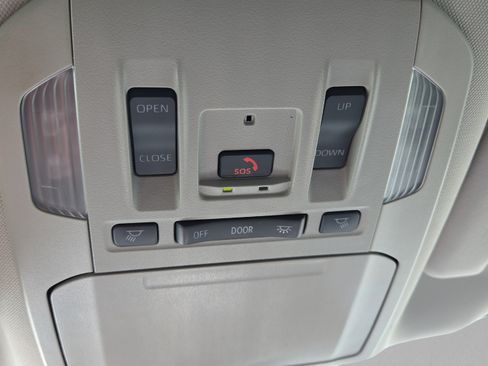 Certified 2024 Toyota Highlander XLE FWD image 32