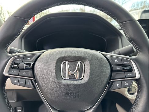 Used 2018 Honda Accord Touring image 14