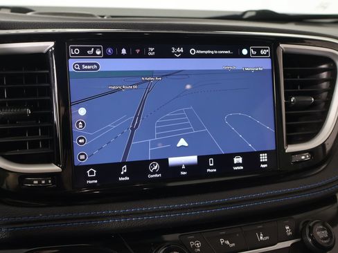 Used 2021 Chrysler Pacifica Touring-L FWD image 7