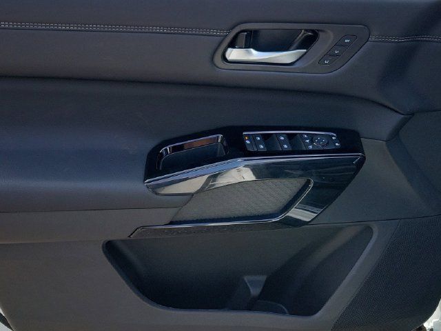 New 2026 Nissan Pathfinder Platinum FWD image 5