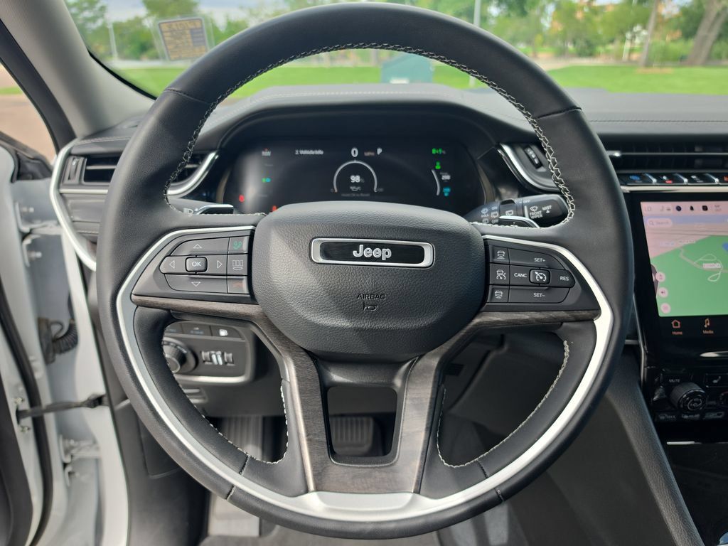 Used 2023 Jeep Grand Cherokee 4WD 4xe w/ Luxury Tech Group II image 16