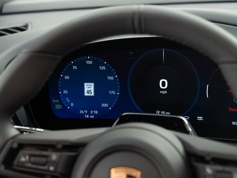 New 2026 Porsche Macan 4 Electric image 32