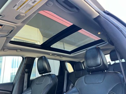 Used 2021 Jeep Cherokee Limited image 15