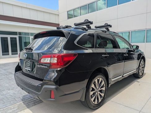 Used 2019 Subaru Outback 2.5i Touring AWD/4WD image 6