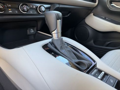 Certified 2025 Honda HR-V LX image 27