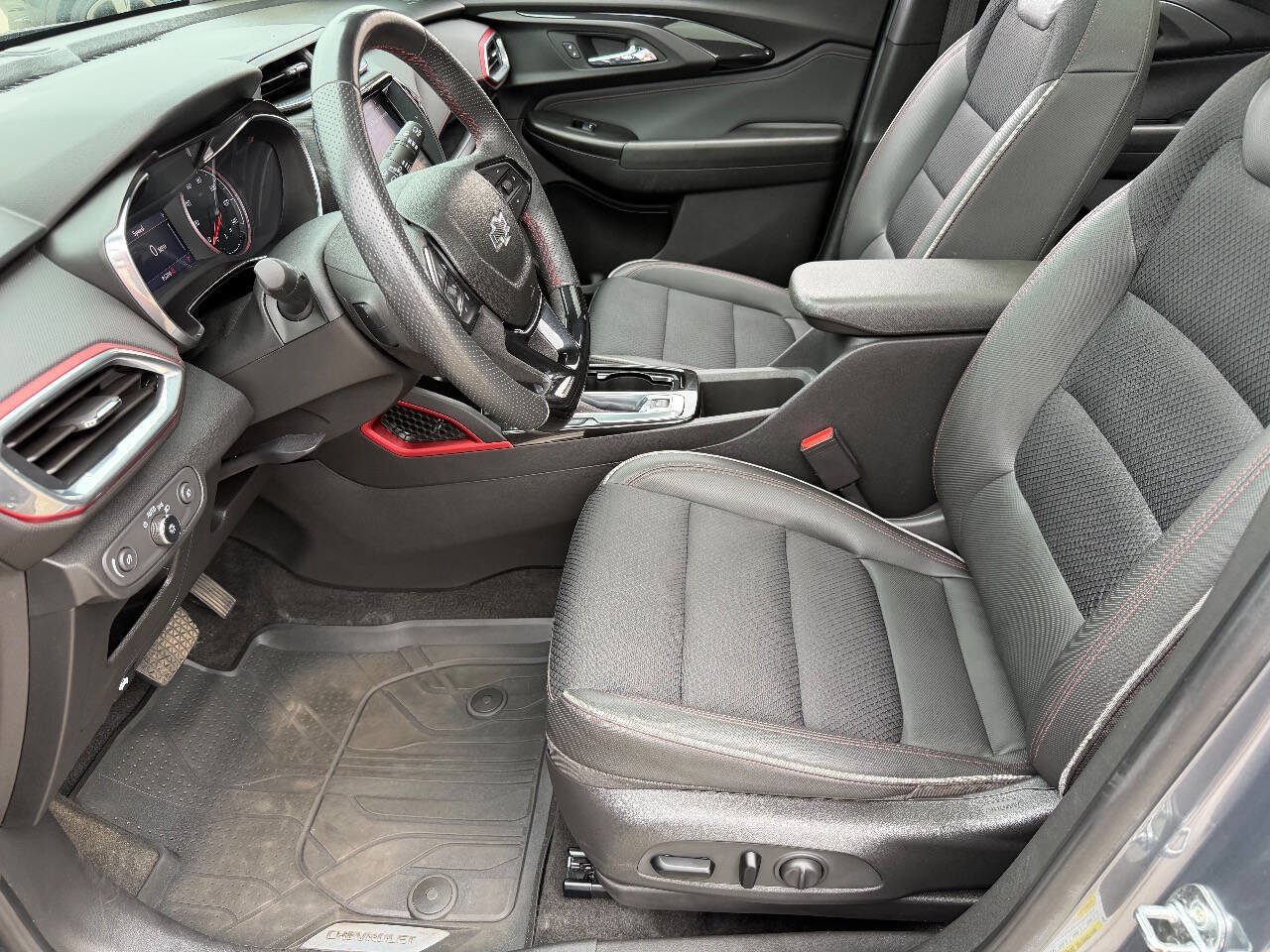 Used 2022 Chevrolet TrailBlazer RS w/ Sun and Liftgate Package FWD image 17