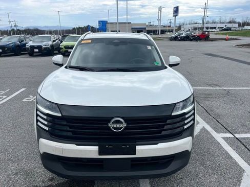 Certified 2025 Nissan Kicks SV w/ SV Premium Package image 2