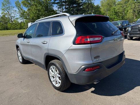 Used 2014 Jeep Cherokee Latitude w/ Cold Weather Group AWD/4WD image 3
