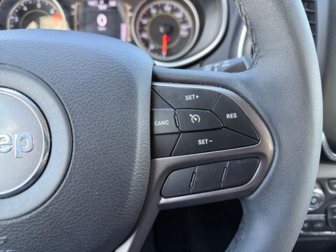 Used 2020 Jeep Cherokee Latitude Plus image 21