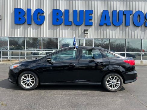 Used 2016 Ford Focus SE w/ SE Cold Weather Package image 2