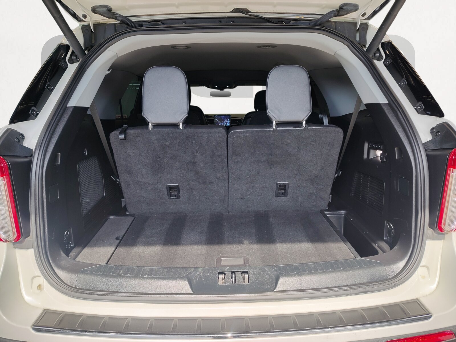 Used 2020 Ford Explorer Limited RWD image 13