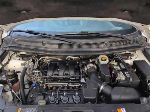 Certified 2018 Ford Explorer XLT w/ Equipment Group 202A image 15