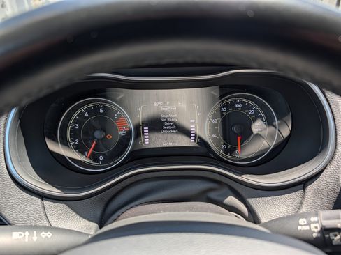 Used 2020 Jeep Cherokee Latitude w/ Cold Weather Group AWD/4WD image 24