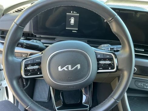Used 2025 Kia Carnival FWD image 13