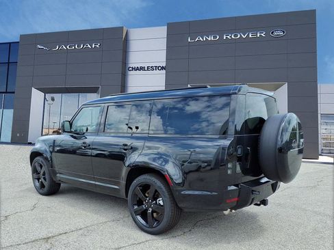 New 2026 Land Rover Defender 130 X-Dynamic SE AWD/4WD image 3