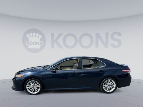 Used 2018 Toyota Camry XLE FWD image 2