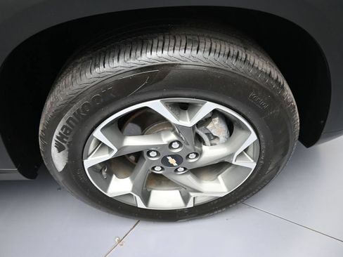 Used 2025 Chevrolet Trax LT w/ LT Convenience Package FWD image 13