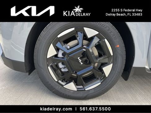 New 2026 Kia Carnival EX FWD image 31