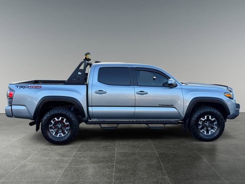 Used 2023 Toyota Tacoma TRD Off-Road w/ TRD Premium Off Road Package image 8