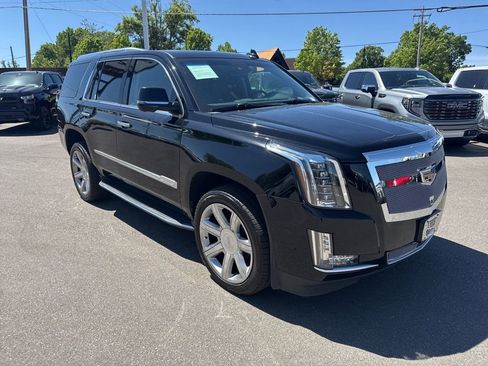 Used 2018 Cadillac Escalade Premium Luxury AWD/4WD image 7