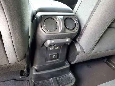 Used 2024 Jeep Wrangler Unlimited Sahara AWD/4WD image 16