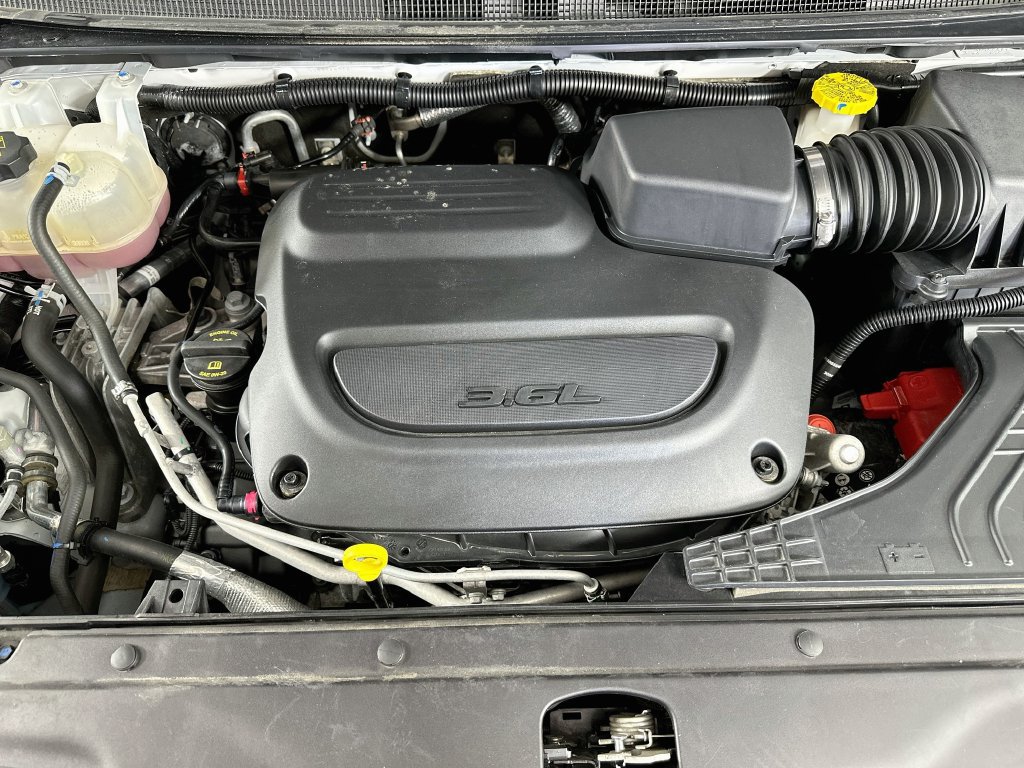 Certified 2025 Chrysler Pacifica Limited FWD image 43