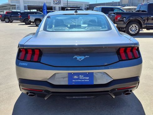 Used 2025 Ford Mustang Coupe RWD image 7