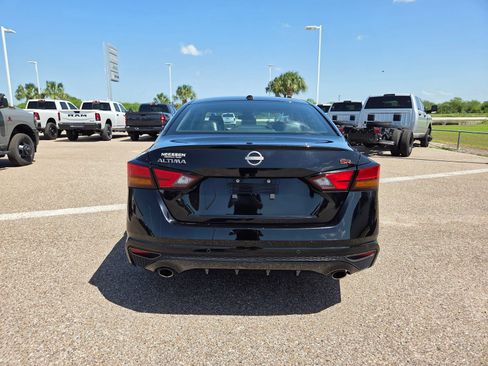 Used 2024 Nissan Altima 2.5 SR FWD image 6