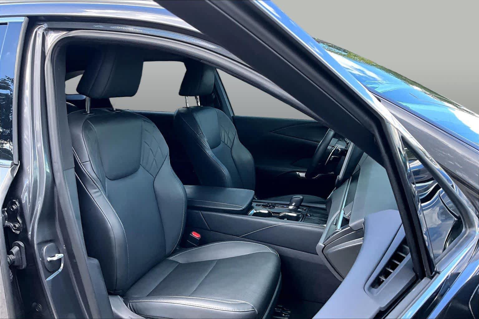 Used 2025 Lexus RX 350 Premium w/ Convenience Package FWD image 9