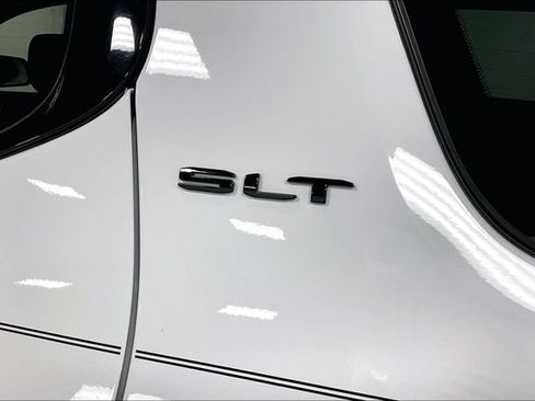 Used 2022 GMC Acadia SLT w/ Elevation Edition FWD image 24