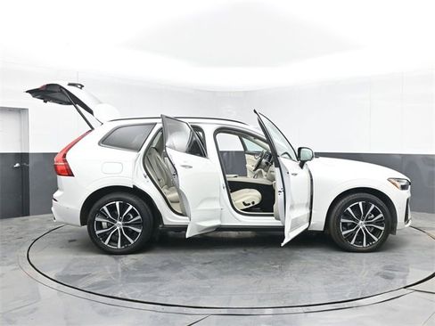 Used 2024 Volvo XC60 B5 Plus image 51