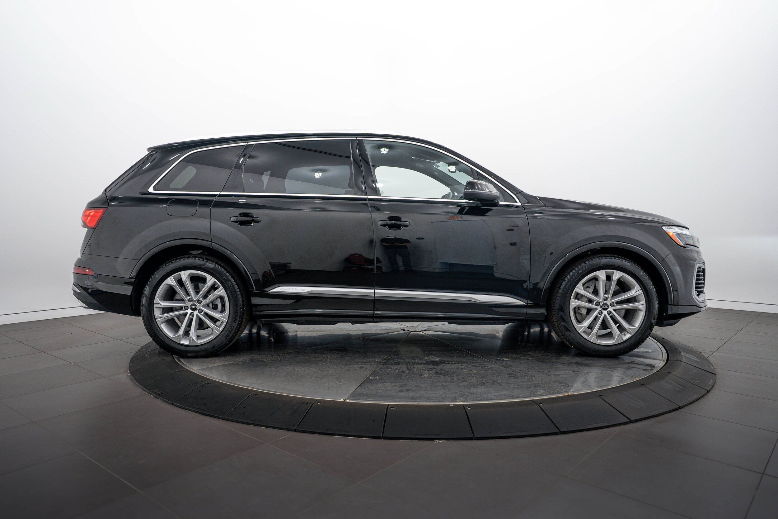 Certified 2025 Audi Q7 3.0T Prestige w/ Prestige Package AWD/4WD image 3