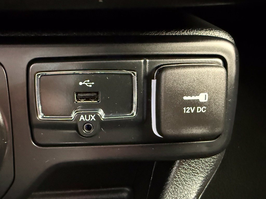 Used 2018 Jeep Renegade Limited w/ UConnect 8.4 Nav Group AWD/4WD image 40