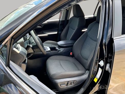 Used 2023 Toyota RAV4 XLE FWD image 8