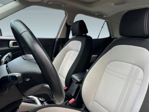 Used 2022 Hyundai Venue SEL w/ Cargo Package image 21